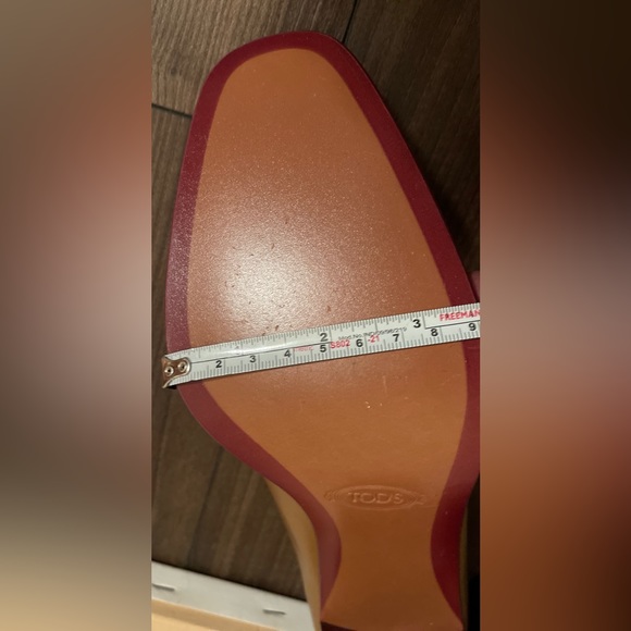 Tod’s Leather Taupe / Camel and Red Trim and Tassel Heels Sz 38.5 - Picture 4 of 7